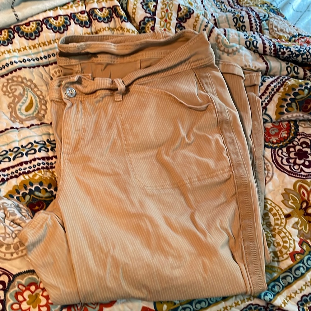 Torrid khaki/ white strip capris